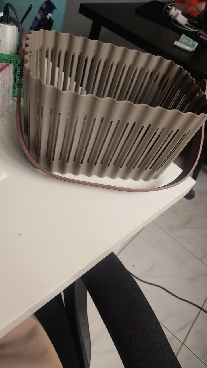 باسكت غسيل صغير من البلاستيك المرن بيد جلد لسهولة الحمل