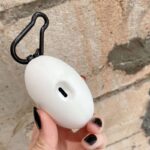 ⁦كفر ايربودز بوكيمون مقاوم وممتص للصدمات والخدوش بمنفذ للشاحن وحلقة مفاتيح معدنية لسهولة الحمل⁩ - الصورة ⁦5⁩