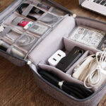 ⁦شنطة وتربروف منظمة للاسلاك والكابلات والشواحن والباوربانك بيد لسهولة الحمل⁩ - الصورة ⁦7⁩