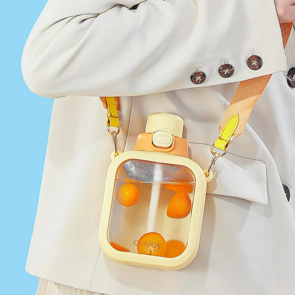 زمزمية مدرسية للاطفال 700 ملي بشاليموه لسهولة الشرب وحزام كروس لسهولة الحمل