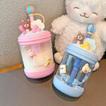 ⁦مج ميني 470 ملي للعصائر والمشروبات بشاليموه وغطاء بالعاب وكره لتغطيه الشالميوه والحفاظ علي نظافتها⁩ - الصورة ⁦2⁩