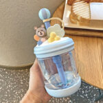 ⁦مج ميني 470 ملي للعصائر والمشروبات بشاليموه وغطاء بالعاب وكره لتغطيه الشالميوه والحفاظ علي نظافتها⁩ - الصورة ⁦8⁩