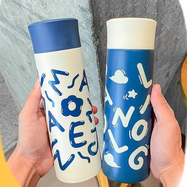 مج حراري استانليس ستيل 450 ملي للحفاظ علي حرارة المشروبات اطول وقت بتصميم ارقام وحروف بيد