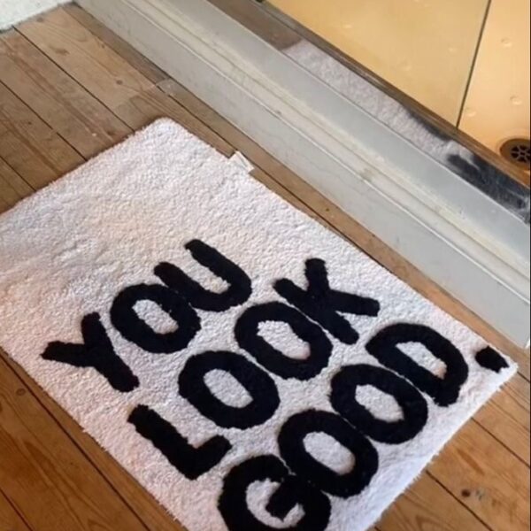 هاند ميد لتجديد وتغير ديكور غرف النوم والأطفال والليفنج You Look Good سجادة