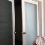 ⁦اسبراي تظليل الزجاج الثلجي الأبيض لزجاج النوافذ والحمامات⁩ - الصورة ⁦2⁩