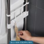 ⁦استاند منظم وحامل لادوات الحمام فوق التواليت ب ٢ رف وعليقات جانبية متعدد الاستخدامات⁩ - الصورة ⁦3⁩