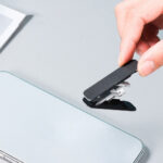 ⁦استاند موبايل ميني قابل للتعديل افقي وعمودي بلزق دبل فيس قوي⁩ - الصورة ⁦8⁩