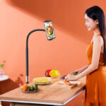 ⁦استاند وحامل ارضي للموبايل والتابلت يدور 360 درجة لتعديل الزاوية لمشاهدة الافلام والمسلسلات وعمل مكالمات فيديو بطول 1.3 متر⁩ - الصورة ⁦9⁩