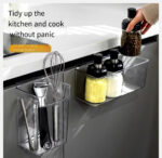 ⁦باسكت منظم وحامل لادوات المطبخ وعلب التوابل والمناديل يعلق علي درف المطبخ اكليريك شفاف⁩ - الصورة ⁦2⁩