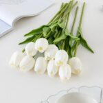 ⁦باقة ورد توليب ابيض صناعي 10 قطع لديكور البيت وحفلات الزفاف والخطوبة⁩ - الصورة ⁦3⁩