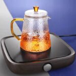 ⁦براد زجاج منقرش بمصفاه للاعشاب وغطاء محكم الغلق ويد ذهبي 600 ملي⁩ - الصورة ⁦3⁩