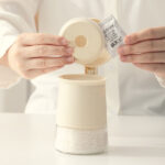 ⁦برطمان زجاج 350 ملي لحفظ وتخزين التوابل والشاي والسكر بغطاء ومعلقة لسهولة الاستعمال ويد⁩ - الصورة ⁦4⁩