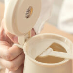 ⁦برطمان زجاج 350 ملي لحفظ وتخزين التوابل والشاي والسكر بغطاء ومعلقة لسهولة الاستعمال ويد⁩ - الصورة ⁦5⁩