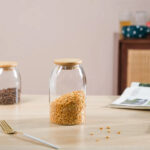 ⁦برطمان زجاج  700ملي غطاء خشب محكم الغلق لحفظ وتنظيم البقوليات والتوابل والمكسرات والكورن فليكس ‏⁩ - الصورة ⁦4⁩