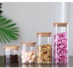 ⁦برطمان زجاج بغطاء خشبي 360 مللي لحفظ وتخزين التوابل⁩ - الصورة ⁦4⁩