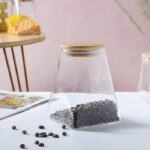 ⁦برطمان زجاج غطاء خشب ‏500 ملي ‏لحفظ وتنظيم ادوات المطبخ والإكسسوارات والميكب‏⁩ - الصورة ⁦6⁩