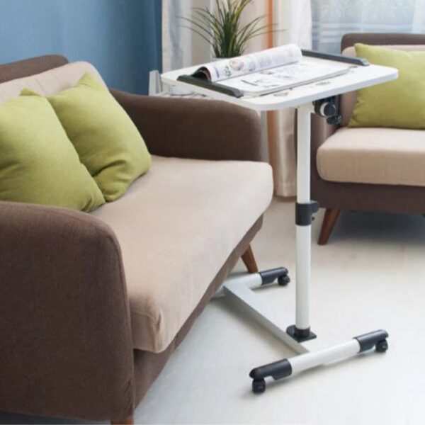 ترابيزة لاب توب مع التحكم في الإرتفاع والميل بعجلات للعمل من المنزل بكل راحة