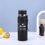 ⁦ترمس حراري استانليس ستيل 600 ملي حافظ للحرارة بغطاء محكم الغلق ومصفاه ويد لسهولة الحمل وقت السفر والرحلات⁩ - الصورة ⁦7⁩