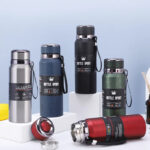 ترمس حراري محمول استانليس ستيل 1000 ملي بغطاء محكم الغلق و مصفاه للسفر والرحلات والتخييم