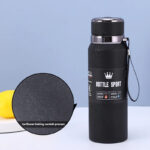 ⁦ترمس حراري محمول استانليس ستيل 1000 ملي بغطاء محكم الغلق و مصفاه للسفر والرحلات والتخييم⁩ - الصورة ⁦5⁩