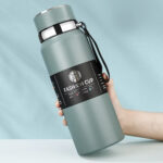 ⁦ترمس حراري محمول استانليس ستيل 1000 ملي بغطاء محكم الغلق و مصفاه للسفر والرحلات والتخييم⁩ - الصورة ⁦8⁩