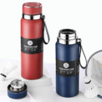 ⁦ترمس حراري محمول استانليس ستيل 1000 ملي بغطاء محكم الغلق و مصفاه للسفر والرحلات والتخييم⁩ - الصورة ⁦9⁩