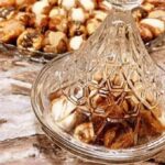 ⁦تمرية زجاج منقرش بغطاء لحمل وحفظ وتقديم التمر والمكسرات للضيوف بشكل شيك⁩ - الصورة ⁦3⁩