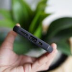 ⁦جراب ايفون سيليكون شفاف بزخارف وإطار باللون الاسود لحماية الموبايل والكاميرا من الخدوش والصدمات⁩ - الصورة ⁦4⁩