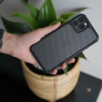 ⁦جراب ايفون سيليكون شفاف بزخارف وإطار باللون الاسود لحماية الموبايل والكاميرا من الخدوش والصدمات⁩ - الصورة ⁦6⁩