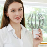 ⁦جهاز تدليك ومساج الرأس بوصلة يو اس بي للاسترخاء والتخلص من الصداع وتنشيط الدورة الدموية لتحفيز نمو الشعر⁩ - الصورة ⁦2⁩