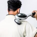 جهاز مساج وتدليك كهربائي للرقبة وعضلات الجسم بسرعات مختلفة برأس قابلة للفك ويد لسهولة التحكم