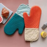 ⁦جوانتي مطبخ سيليكون مبطن من الداخل ومقاوم للحرارة لحمل حلل الطبخ وللفرن والشوي⁩ - الصورة ⁦3⁩