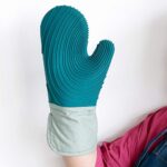 ⁦جوانتي مطبخ سيليكون مبطن من الداخل ومقاوم للحرارة لحمل حلل الطبخ وللفرن والشوي⁩ - الصورة ⁦6⁩