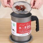 ⁦حافظة زيت القلي مع صفاية لأستعمال الزيت أكثر من مره بغطاء ومقبض مريح 1.4 لتر⁩ - الصورة ⁦10⁩