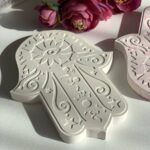 ⁦حامل عيدان البخور شكل كف هاند ميد من الجبس⁩ - الصورة ⁦5⁩