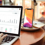 ⁦حامل موبايل مغناطيسي يثبت علي اللابتوب بلزق دبل فيس قوي لا يترك اثر⁩ - الصورة ⁦4⁩