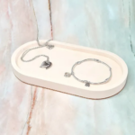 ⁦حامل هاند ميد للأكسسوارات وقطع الديكور وأقلام الروج والشموع من الجبس الأبيض⁩ - الصورة ⁦4⁩