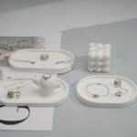 ⁦حامل هاند ميد للأكسسوارات وقطع الديكور وأقلام الروج والشموع من الجبس الأبيض⁩ - الصورة ⁦7⁩