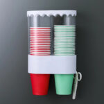 ⁦حامل وديسبنسر اكواب ورقية زوجي يحمل حتي 80 كوب بلزق دبل فيس قوي يثبت علي الحائط أو بجانب ديسبنسر المياه⁩ - الصورة ⁦2⁩