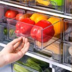 ⁦درج وعلبة منظم ثلاجة اكليريك بغطاء محكم الغلق لتنظيم وحمل الفواكه والخضروات⁩ - الصورة ⁦5⁩