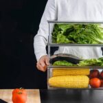 ⁦درج وعلبة منظم ثلاجة اكليريك بغطاء محكم الغلق لتنظيم وحمل الفواكه والخضروات⁩ - الصورة ⁦6⁩