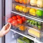 ⁦درج وعلبة منظم ثلاجة اكليريك بغطاء محكم الغلق لتنظيم وحمل الفواكه والخضروات⁩ - الصورة ⁦7⁩