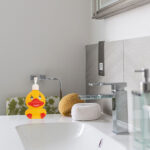 ⁦ديسبنسر البطة للصابون السائل 400 ملي للحمام والمطبخ⁩ - الصورة ⁦2⁩