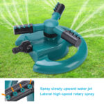 ⁦رشاش مياه للحدائق دوار بثلاث أزرع لسقي العشب والورود⁩ - الصورة ⁦2⁩