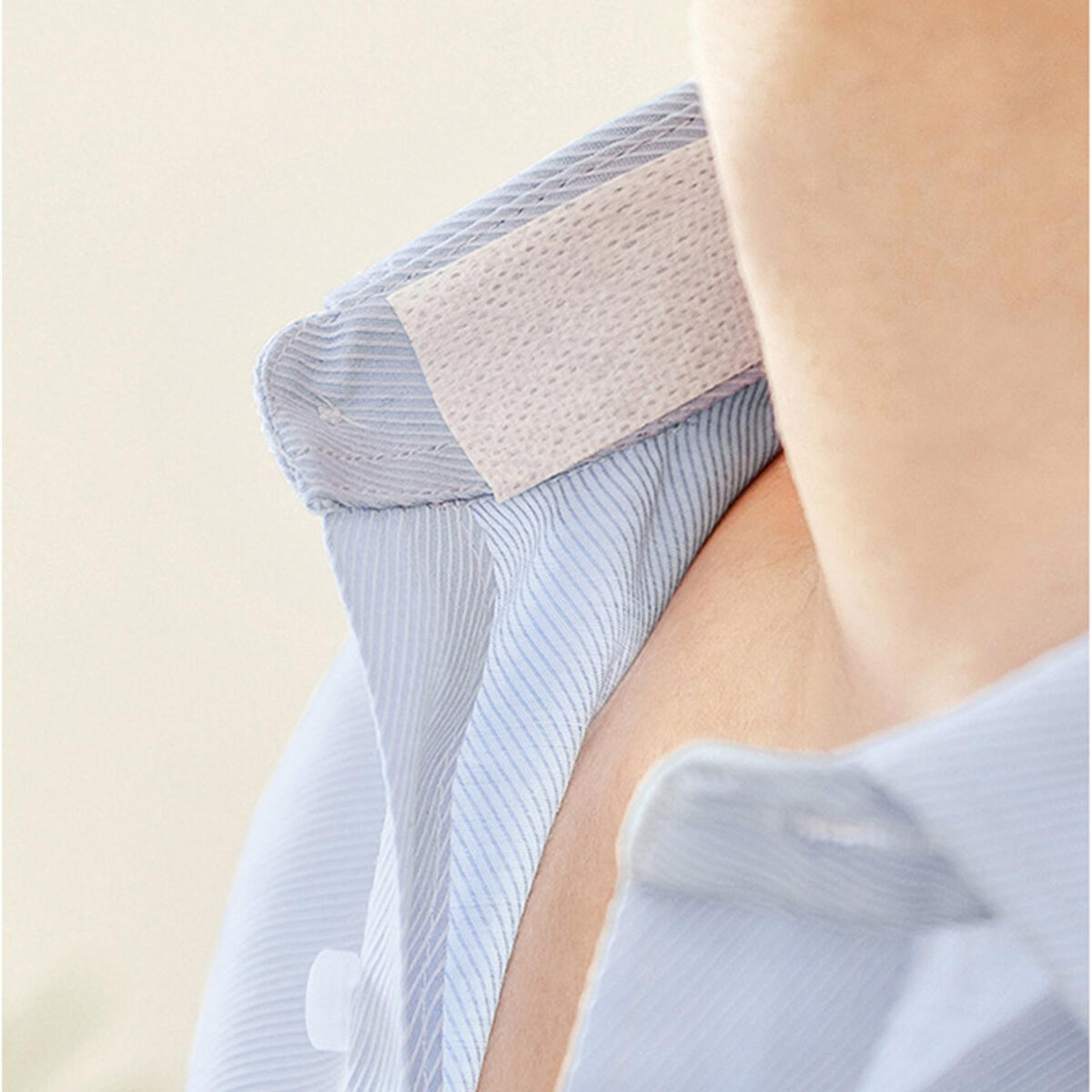 ⁦رول سويت بادز واقي من العرق والبقع والأتساخ قابل للقص للياقة القميص ومناطق الاندر ارم⁩ - الصورة ⁦2⁩