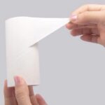 ⁦رول لاصق لإزالة الوبر وشعر الحيوانات من الملابس والمفروشات والسجاد بغطاء ومقبض يد مريح⁩ - الصورة ⁦6⁩