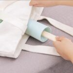 ⁦رول لاصق لإزالة الوبر وشعر الحيوانات من الملابس والمفروشات والسجاد بغطاء ومقبض يد مريح⁩ - الصورة ⁦7⁩