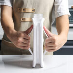 ⁦زجاجة صنع مكعبات ثلج لتبريد العصائر والمشروبات بغطاء⁩ - الصورة ⁦4⁩