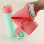 ⁦زجاجة مياه سيليكون 600 ملي بشاليموه قابله للطي للجيم والخروج والرحلات⁩ - الصورة ⁦5⁩
