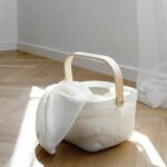 ⁦سلة حمل وتنظيم الفواكة والملابس وادوات العناية بالشعر والبشرة معدن غير قابل للصدأ بيد خشب متحركة⁩ - الصورة ⁦12⁩